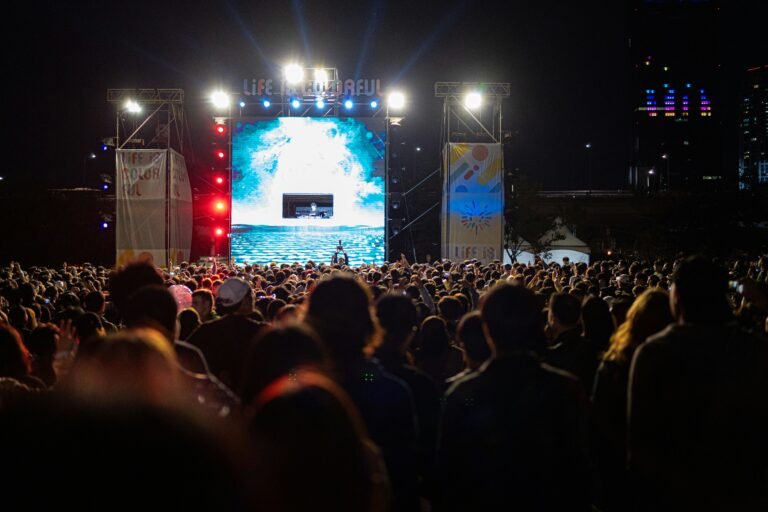 How Can You Find Free Public Sports Screenings in Toronto?