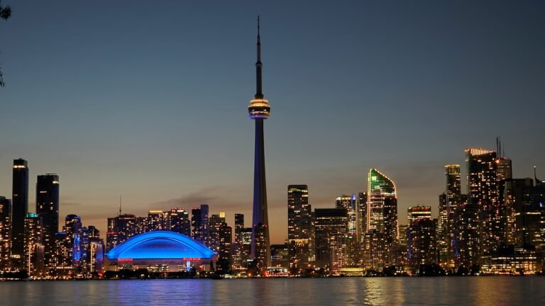 Moving to Toronto: Essential Goods to Follow Checklist